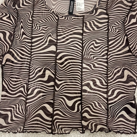 SWIRL DESIGN CROP TOP - Picture 6 of 6